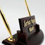 ofis hediyesi ahşap masa isimliği